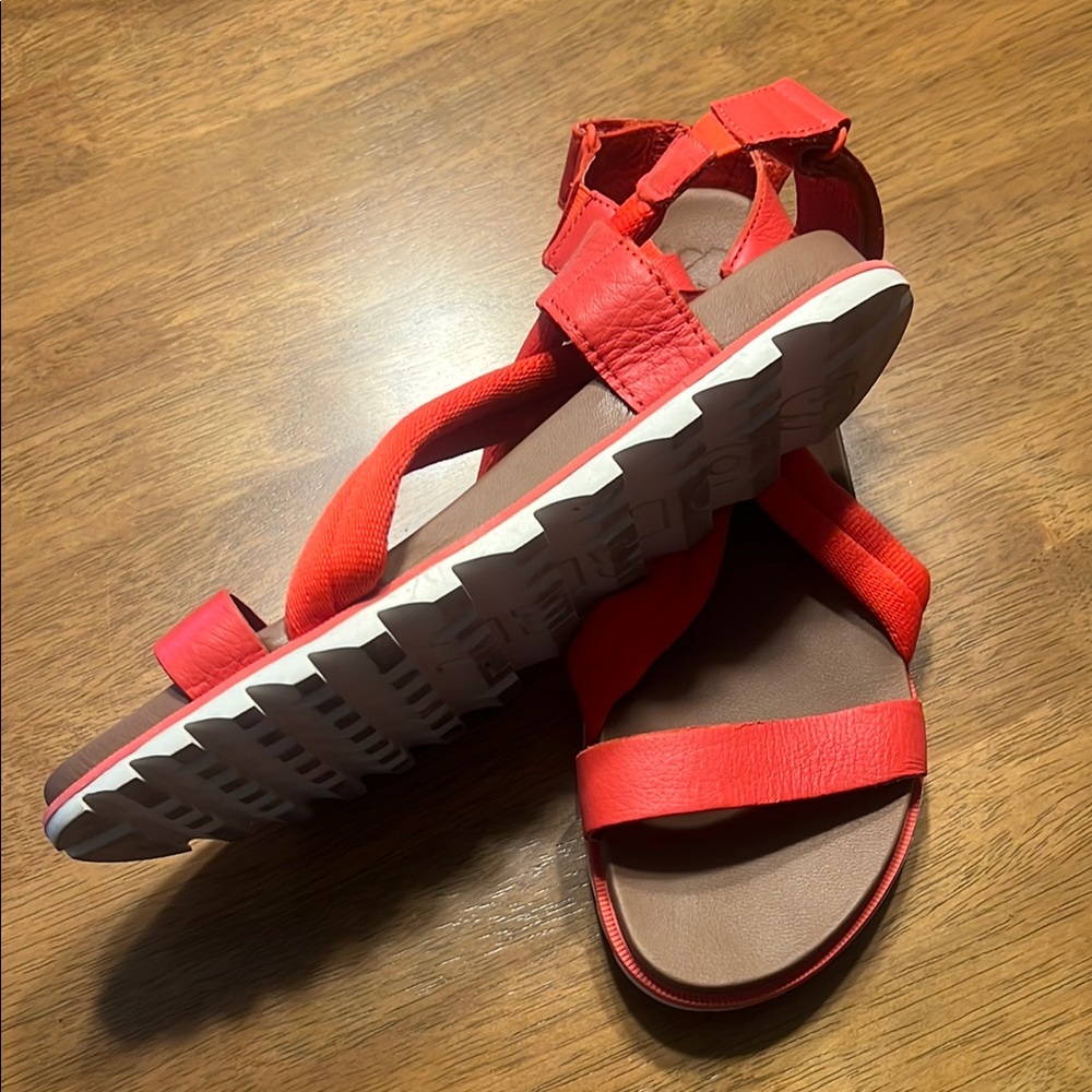 Sorel Red and Brown Sandals Modern Crisscross Design - Picture 2 of 3